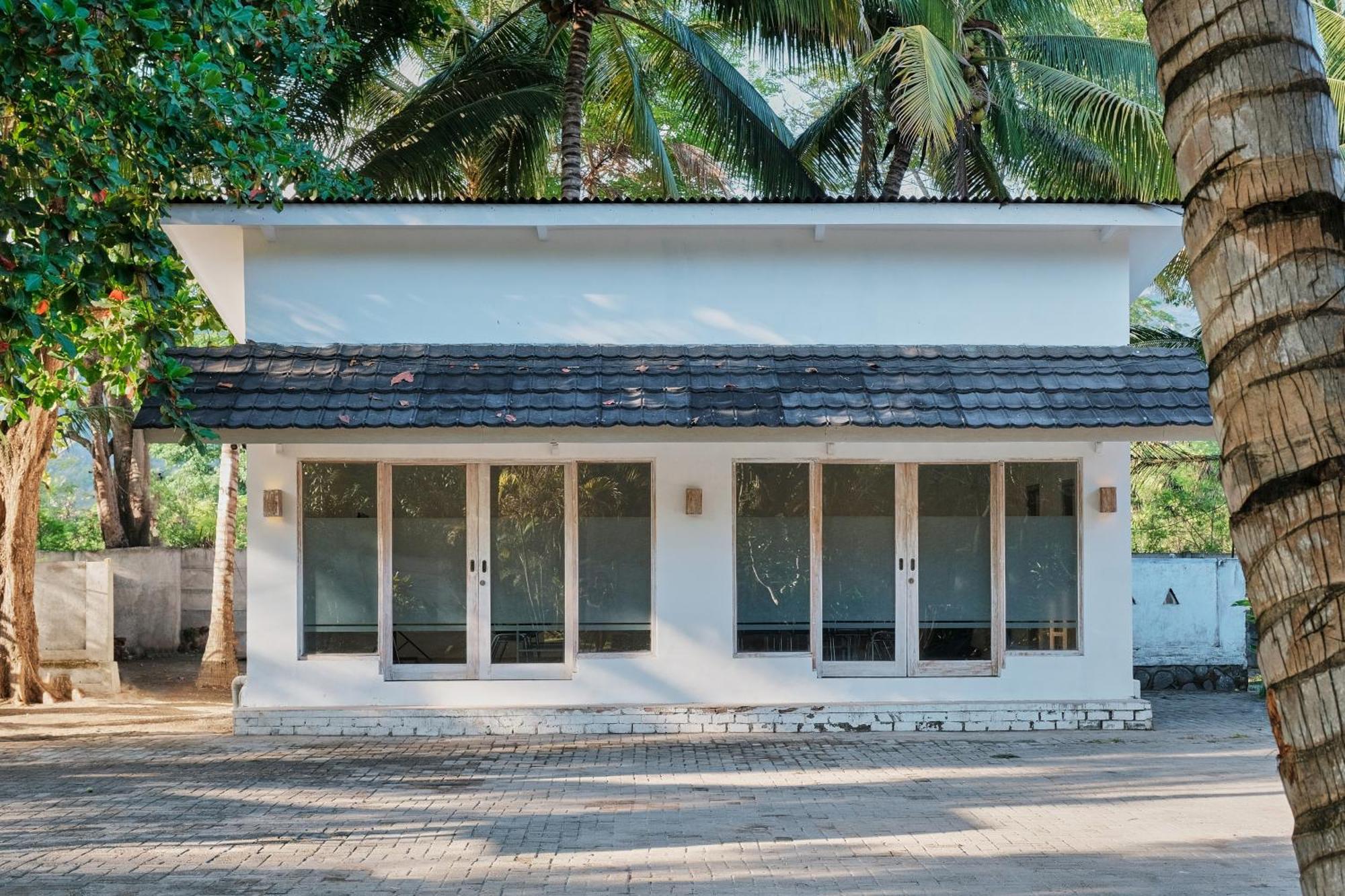 Myamo Beach Lodge Jereweh Екстер'єр фото