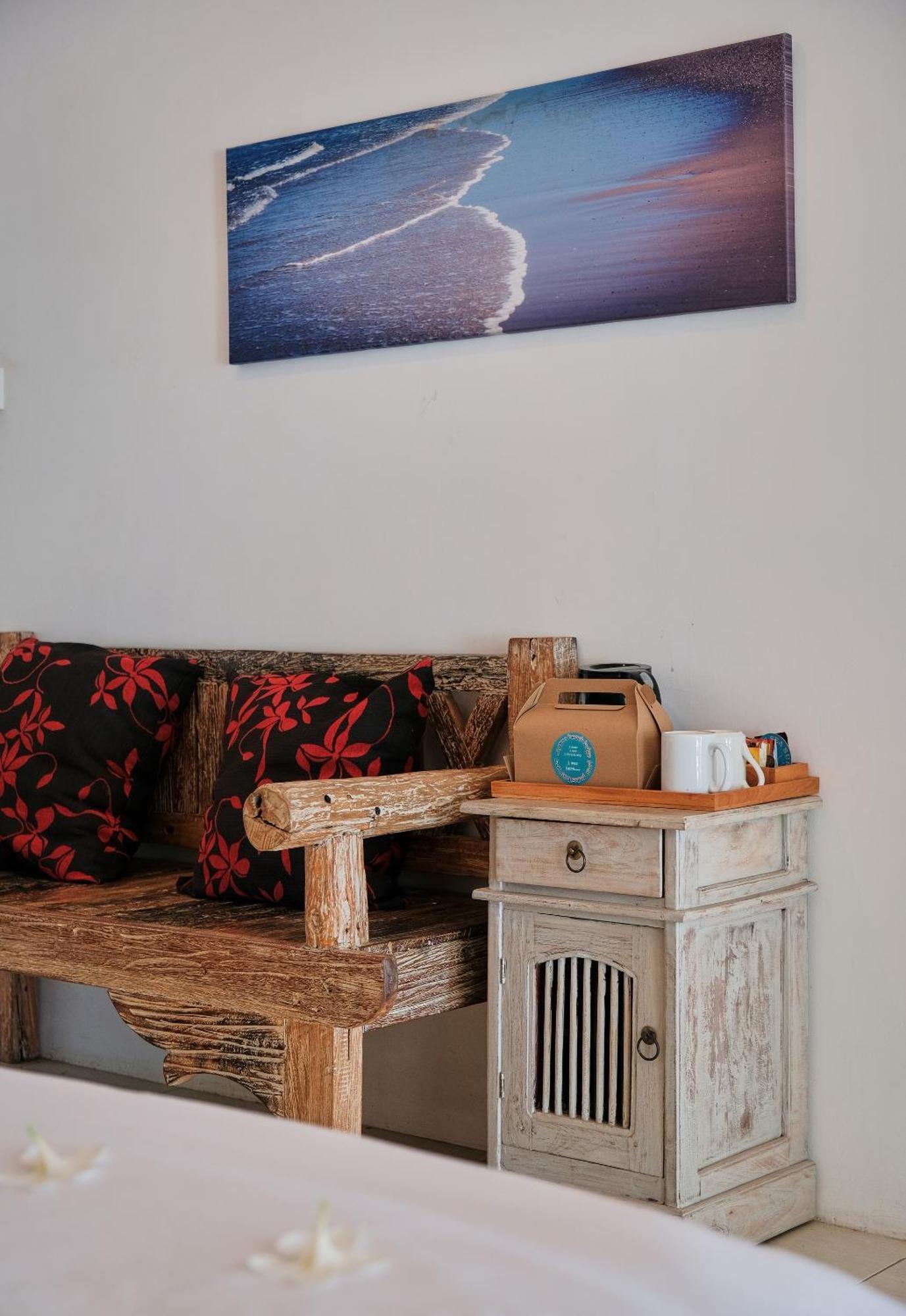 Myamo Beach Lodge Jereweh Екстер'єр фото