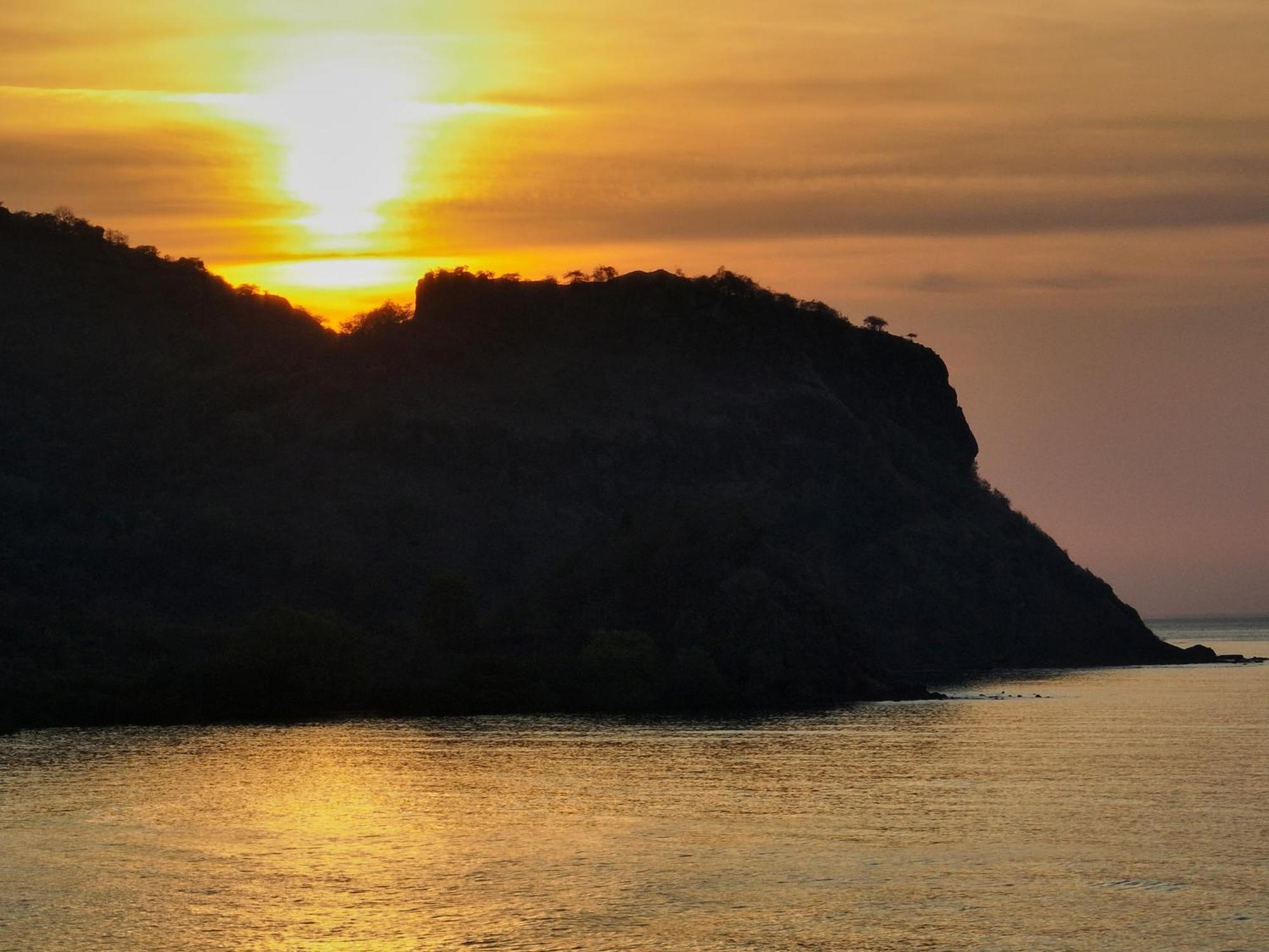 Myamo Beach Lodge Jereweh Екстер'єр фото