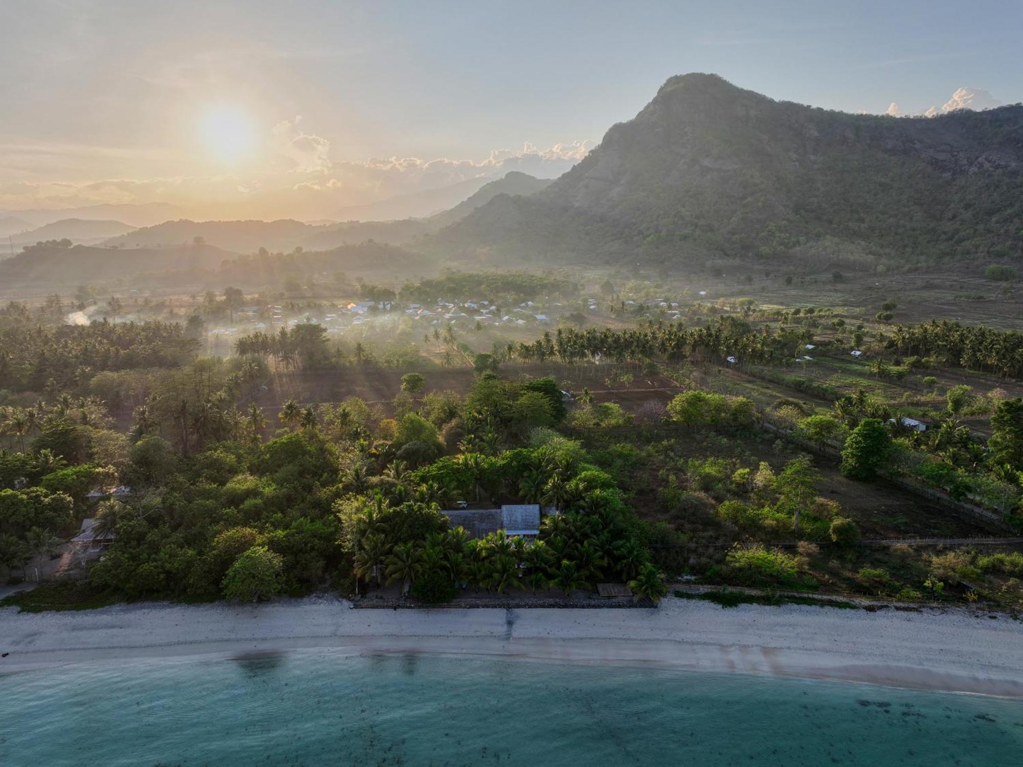 Myamo Beach Lodge Jereweh Екстер'єр фото