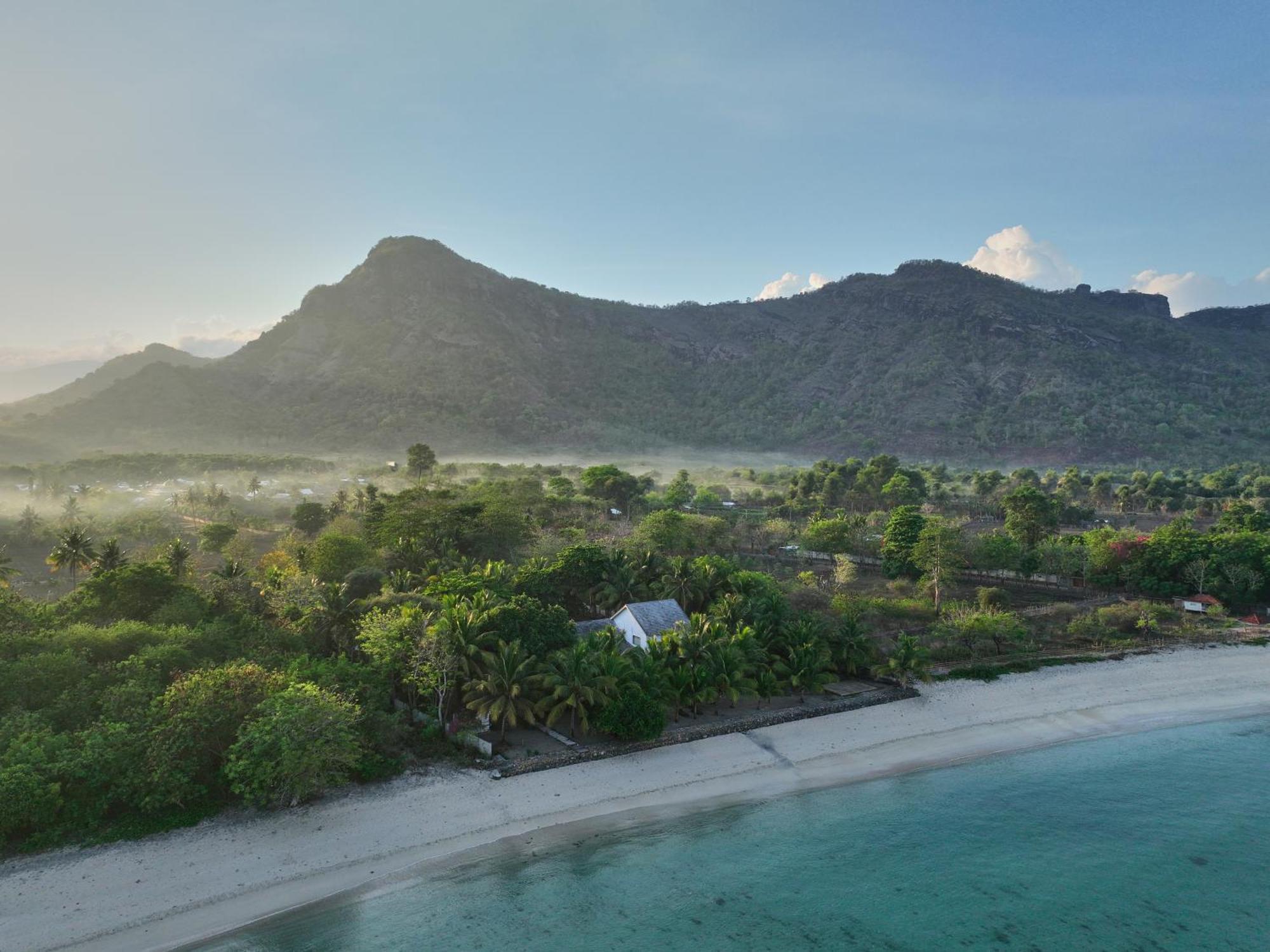 Myamo Beach Lodge Jereweh Екстер'єр фото