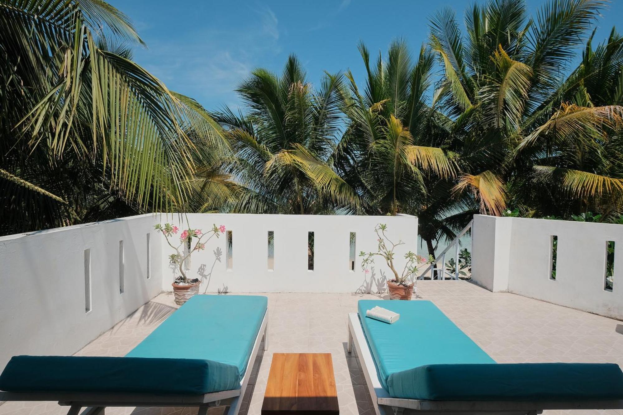 Myamo Beach Lodge Jereweh Екстер'єр фото