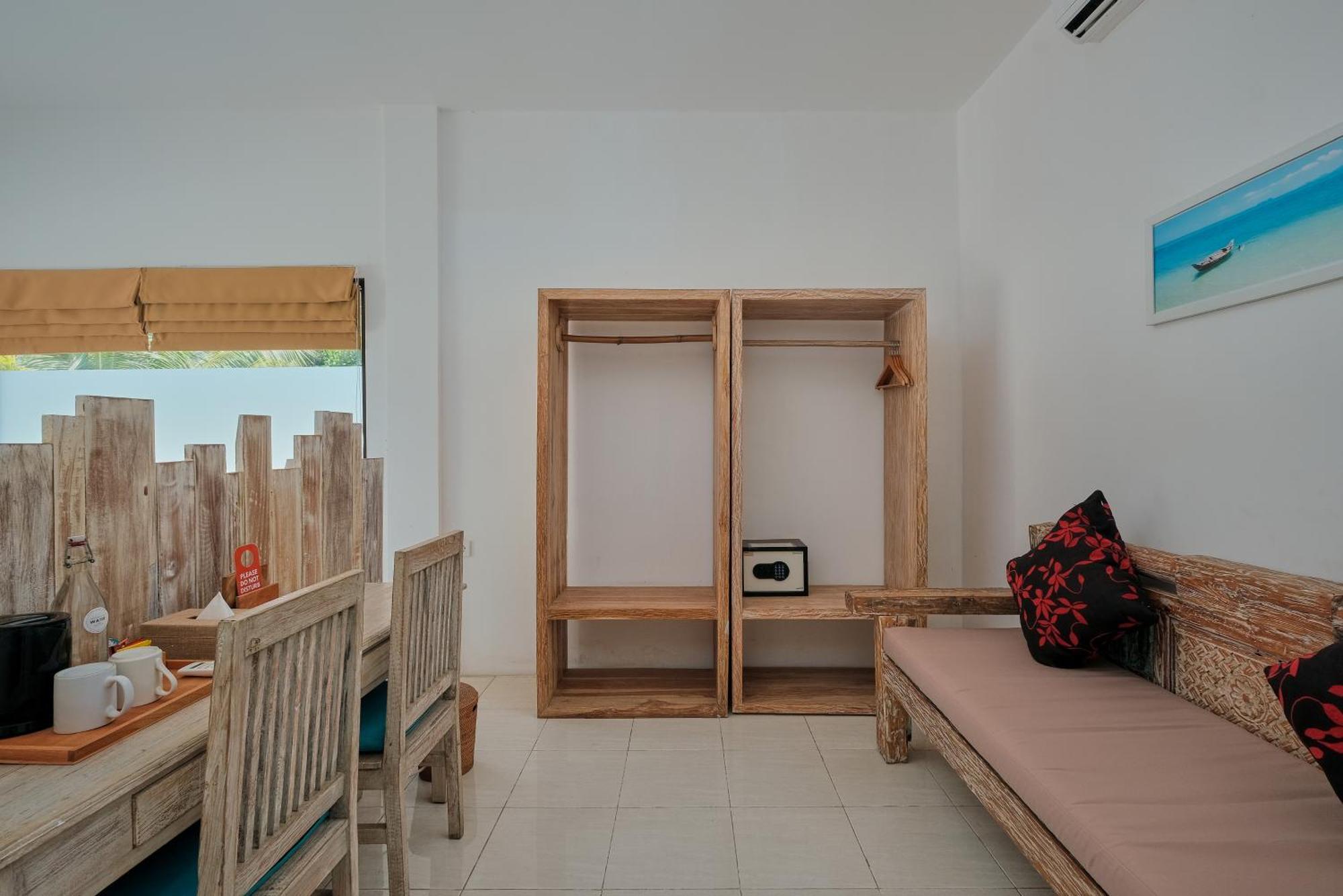 Myamo Beach Lodge Jereweh Екстер'єр фото