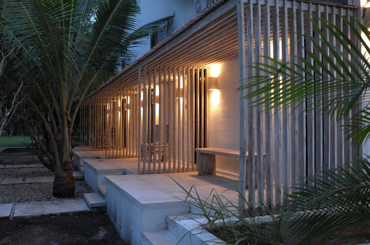 Myamo Beach Lodge Jereweh Екстер'єр фото
