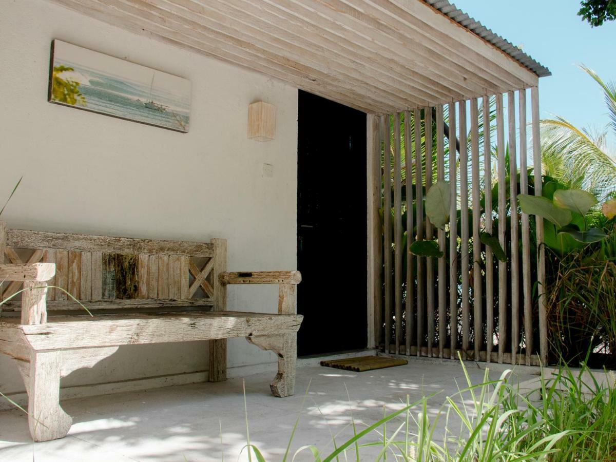 Myamo Beach Lodge Jereweh Екстер'єр фото